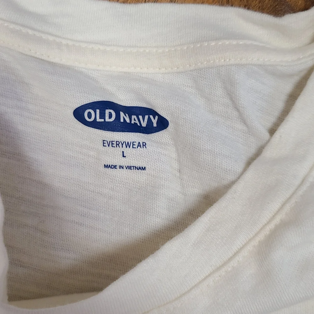 Old Navy Large cream women's graphic tee - Picture 4 of 4